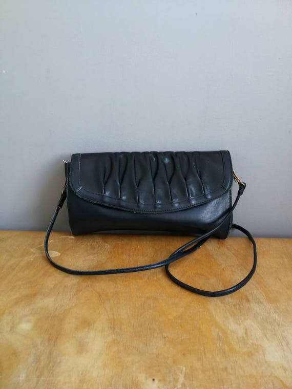 Navy leather across body purse / rouched navy purse / retro leather navy handbag / boho vintage purse / 80s coloured leather bag