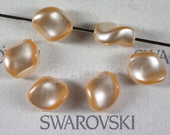 10 pcs Swarovski Crystal Pearl 5826 Curve Twisted Pearl 9mm x 8mm - Peach