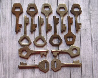 13 Vintage Keys, Vintage Finding, Old Unusual Keys, Small Old Keys, Tiny Vintage Keys, Small Metal Key, Antique Keys
