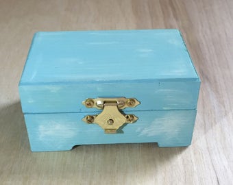 Light blue, baby blue jewelry box/trinket box, customizable!