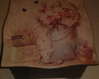 Products in decoupage technique