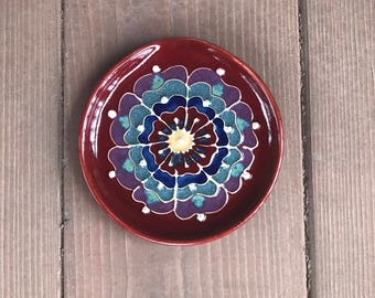 Wheel thrown and slip trailed spoon rest