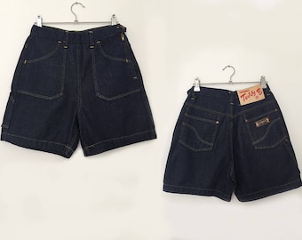 Vintage denim shorts / high waisted shorts / vintage shorts / denim shorts / jean shorts women / jean shorts / blue shorts / made in italy