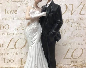 Bride and Groom Wedding Figurine Centerpiece Decoration