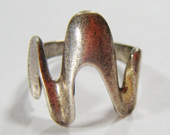 Vintage Unique Design Silver 925 Ring Size 9