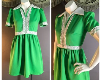 60s dress 1960s vintage GREEN WHITE LACE crochet poly puff sleeve mod dolly mini dress