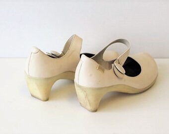 CAMPER Mary Jane Pumps White Mary Janes , leather, White womens shoes , size 40, UK 6.5. USA 8.5