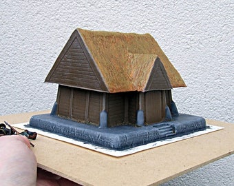 28mm - Wooden House, chimney and thatched roof Pro-Painted