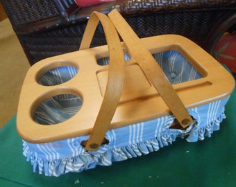 RARE-Longaberger PICNIC Basket with Tray