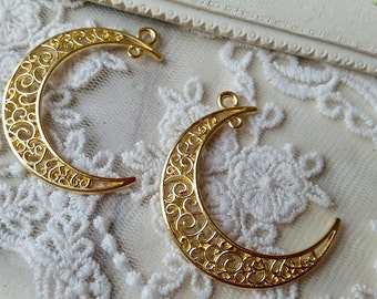 38 mm Golden Plated Moon Crescent Charm Pendant (.scc).