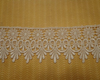 Gorgeous 2 3/4" Wide Rayon Venice Lace Trim in Ivory - 1 Yard