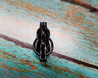Black Figure 8 Pearl / Bead Cage