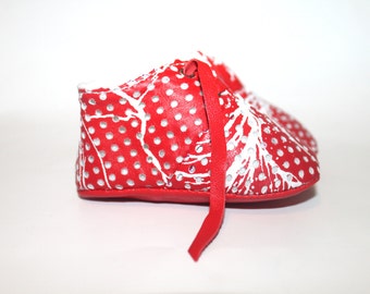 SALE 3 - 6 Months Slippers / Baby Shoes Lamb Leather White - Red Christmas