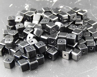 Beads glass cube Black 6 x 6 x 6, set of 50