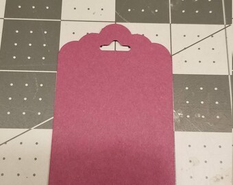 30 scalloped tags