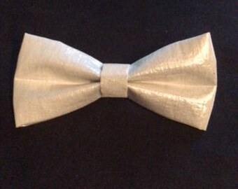 Bow tie to hang everywhere unisex brooch