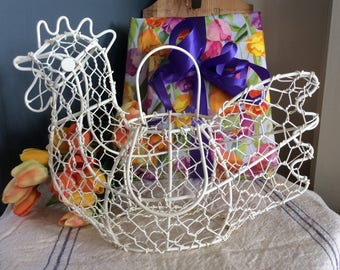 Vintage wire mesh metal egg gathering basket hen shape home decor