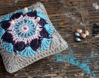 Linen pincushion - crochet motif