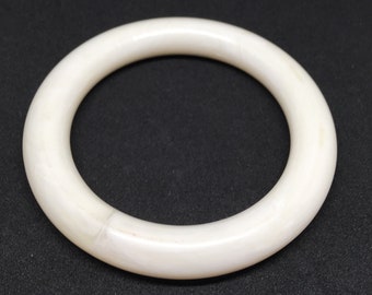 White marbled plastic tube bangle , vintage costume jewellery , eighties bangle bracelet