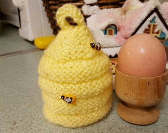 Cute beehive egg cosy*