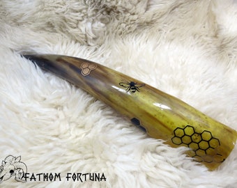 9oz Honeycomb Drinking Horn with Leather Holster