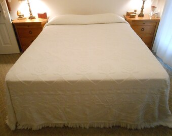 Vintage Bates George Washington's Choice Chenille Bedspread Slightly Shabby Chic Candlewick Cotton Bedspread Double Size Size 98 by 115