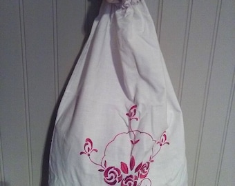 Laundry bag. Embroidered bag. Lingerie bag. White cotton bag. Cotton laundry bag. Storage bag. Laundry storage bag. Vintage 1970s.