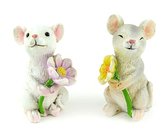 Mice Holding Flowers - 2" x 1" x 1.25" - Set of 2