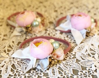 Petite V i n t a g e pink crown