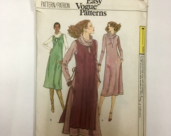 Vintage Vogue Sewing Pattern number 9932, Uncut