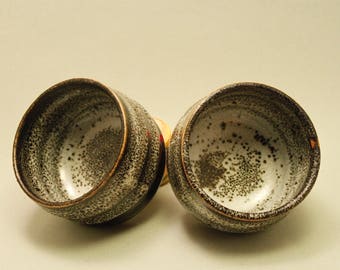 Set of two oil spot yunomi