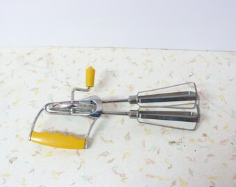 Vintage Sunny Yellow Eggbeater