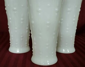 Milk glass vase. Tear drop pattern. Set of 3.