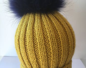 Beanie ribbed with fur removable pom