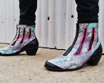 Model "eleven" Pompsy pink black light (Collection 24 hours)