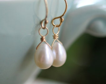 Freshwater Pearl Earrings, Gold Pearl Earrings, Dainty Teardrop Pearl Earrings, Ivory Freshwater Pearl Earrings, Simple, June Birthstone