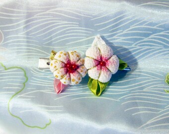 Two white flower hair clip in Tsumami Kanzashi