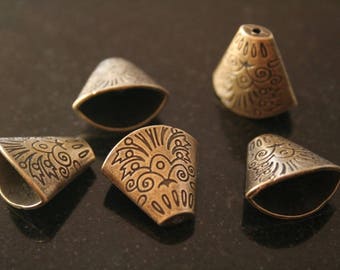 8 large bronze metal caps. (ref:1836).