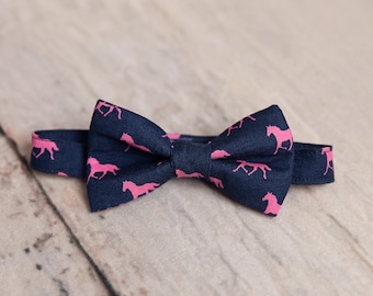 Navy Blue Horses Derby Bow Tie, Pre-tied Bow Tie, Derby Horses, Derby Style, Bowties, Rodeo, Mens Bow Tie, Horse Racing, Pink Horses
