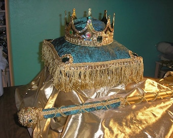 Crown and pillow GREEN