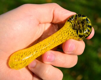 Tobacco Pipes For Smoking Blown Glass Cheap Pipe Yellow Heady Glass Pipe GlassPipeArt Alien Grinder Glass Batman Pipes Bowl Collectible Art