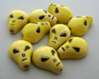 20 Tiny Alien Beads - CB194