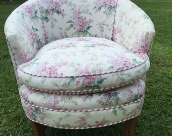 Mid CenturyVintage slipper chair