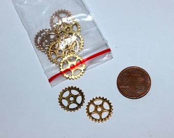 Set of 10 15mm gears, gold plated charms
