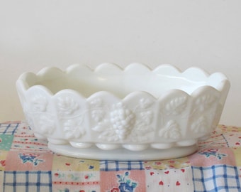 Vintage Westmoreland Paneled Grape Oval Dish