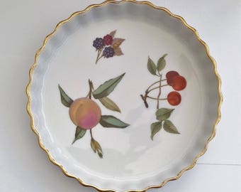 Royal Worcester Evesham quiche dish with gold trim flan dish
