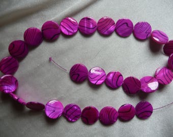 Beads, Mother of Pearl, 15mm Flat Round Coin, Fuscia Color with Design, Sold per 15 inch strand. Total of 27 beads on strand.