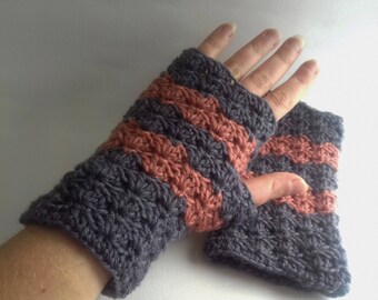 Crochet fingerless gloves: shells. 100% wool
