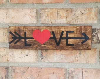 Wooden Love and Arrow sign//Valentine's decor//Love//seasonal decor