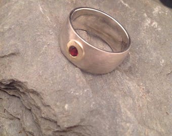Simple Solitaire ring made of silver 935er and gold version 585er with garnet
